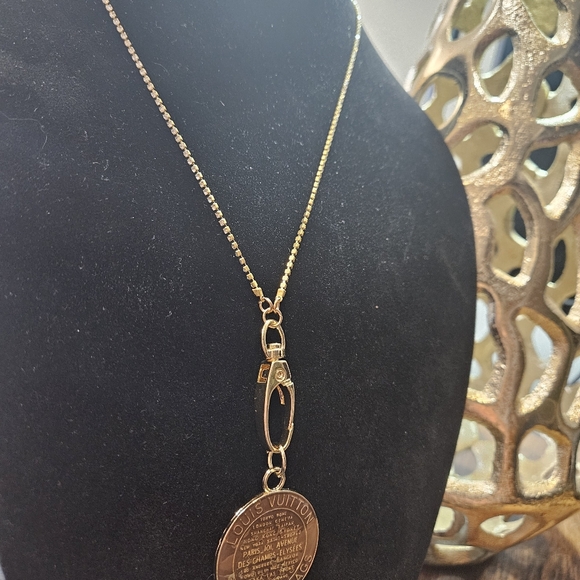 Trunks and Bag Zipper Pull Necklace on 30" chain. - Picture 3 of 4